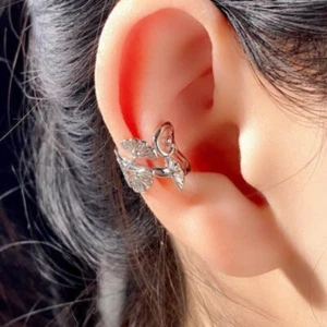 Artistic Ginkgo Leaves Ear Cuffs Gold Silver Color   A Pretty Gift for Friends - Picture 1 of 11