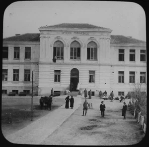 Magic Lantern Slide SOLDIERS OUTSIDE BUILDING C1890 VICTORIAN PHOTO RUSSIA ? - Picture 1 of 2
