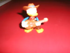 DONALD DUCK FIGUR COWBOY MIT GITARRE CA. 7 CM GROSS - Bild 1 von 2