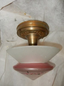 Art Deco Jugendstil Glasschirm auf geprägter Messing Deckenbefestigung - Bild 1 von 7