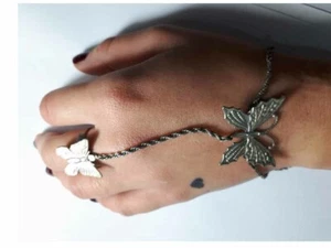 baciamano  gioiello FARFALLA  BAGNO ARGENTO  BACIA MANO BRACCIALE ANELLO - Picture 1 of 3