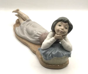 NAO by LLADRO LRG Figurine Girl Laying on Stomach Daydreaming Hands By Chin - Picture 1 of 3