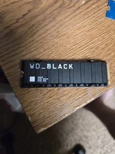WD Black SN850 1TB NVMe SSD with Heatsink Compatible with PS5, PS5 Pro, PC - Bild 1 von 2
