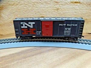 Mantua HO Scale 41' Weighted New Haven NH 32957 Sliding Door Box Car - Picture 1 of 6