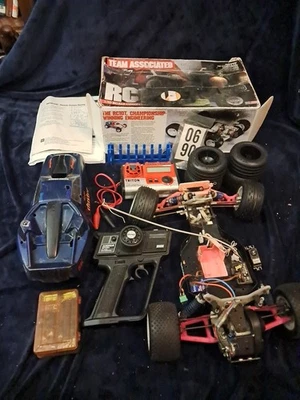 Team Associated Remote Control RC10T #7011 Futaba AS/IS 1:10 Scale Competition - Image 1 of 4