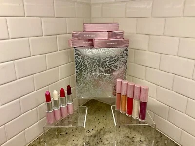 Lápiz labial y vidrio labial MAC 2020 Frosted Fireworks Holiday Collection Foto 1 de 4