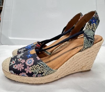 NOVO! Sandália de Cunha Espadrille com Bico Arredondado Gigi da City Classified para Mulheres Tamanho 8 - Imagem 1 de 4