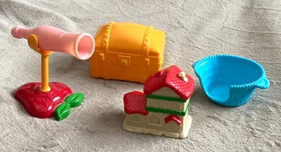 Pastel corto de fresa ~Berry Happy Home ~ Baúl Telescopio Ático Cama para mascotas Casa de muñecas Foto 1 de 4