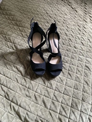 Совершенно черные сандалии Limelight на высоком каблуке с ремешками размер 9,5 - Изображение 1 из 4