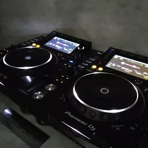 Pair 2x Pioneer DJ CDJ-2000NXS2 CDJ2000NXS2 2000 NXS 2000NXS Nexus 2 110-240V JP - Picture 1 of 24