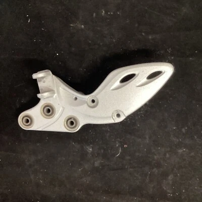 Montaje de clavija delantera derecha Suzuki Hayabusa, Gen 2, de fábrica, 2008-20 #298974-15H Foto 1 de 4