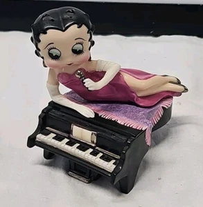 Hearst  BETTY BOOP Baby Grand Betty Porcelain Salt & Pepper Shakers-Excellent - Picture 1 of 8