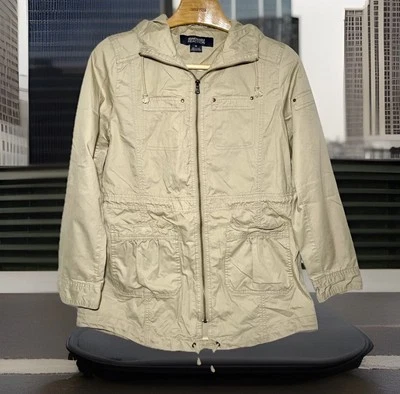 Chaqueta para mujer Kenneth Cole Reaction con capucha y cremallera, beige mediana, bolsillos a presión Foto 1 de 4