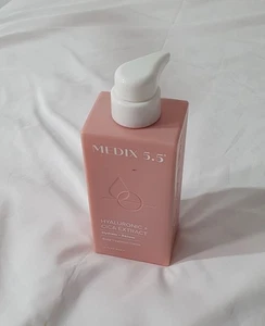 Medix 5.5 Hyaluronic + Cica Extract Hydrate&Renew Body Treatment Cream - Picture 1 of 8