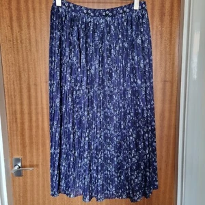 Pretty NEXT Pleated Midi Skirt In Purple Floral Pattern Size 12 BNWOT. - Picture 1 of 4