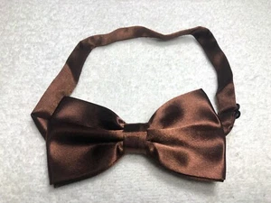 MENS ADJUSTABLE BOW TIE SOLID BROWN NWOT - Picture 1 of 3