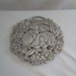 Arthur Court Bunny Rabbit & Daffodil Flower 8" Trivet / Hot Plate 1995 Excellent - Picture 1 of 10