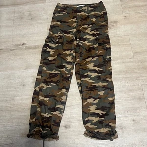 Levis Camo Cargo Pants '94 Baggy Drawstring Ankle Womens Size 26x32 - Picture 1 of 7