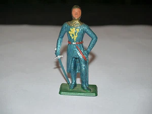FIGURINE STARLUX MOYEN AGE CHEVALIER TUNIQUE VERTE  ÉPÉE BASSE BLASON JAUNE LION - Imagen 1 de 1