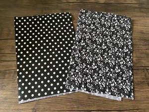 2 piezas Tela de algodón estampado de puntos florales en blanco y negro cada hoja 45cm X 45cm - Imagen 1 de 5