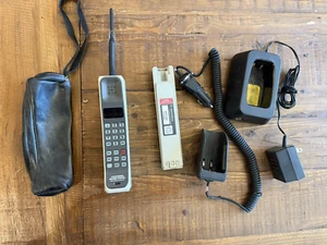 Téléphone portable vintage Motorola modèle F09NFD8464BG brique LIVRAISON GRATUITE ! - Photo 1 sur 23