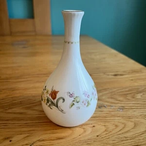 Wedgwood 'Mirabelle' Miniature Bud Vase - Picture 1 of 9