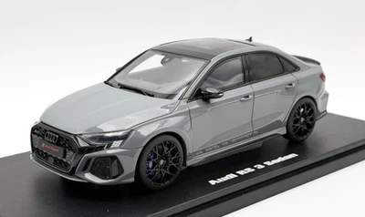 GT885 - Audi RS3 2022 Sedán Performance Edition - Gris - Modelo 1:18 de GT Spirit Foto 1 de 4