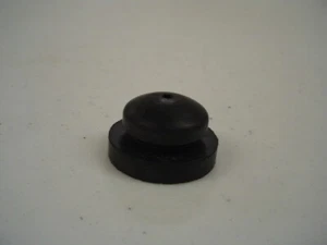 *1EA OEM HONDA FENDER GROMMET TRX250R 19034-HB9-000 (271F) - Picture 1 of 1