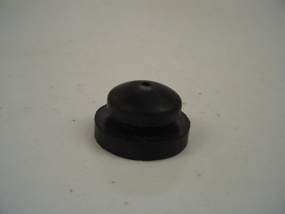 *1EA OEM HONDA FENDER GROMMET TRX250R 19034-HB9-000  (271F) - Image 1 of 1