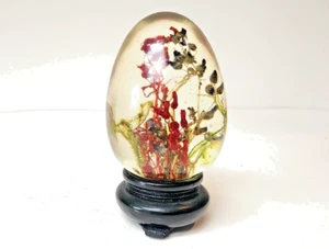 Peso de papel floral flores pastel secas huevo de Pascua Lucite MCM 3" vintage - Imagen 1 de 6