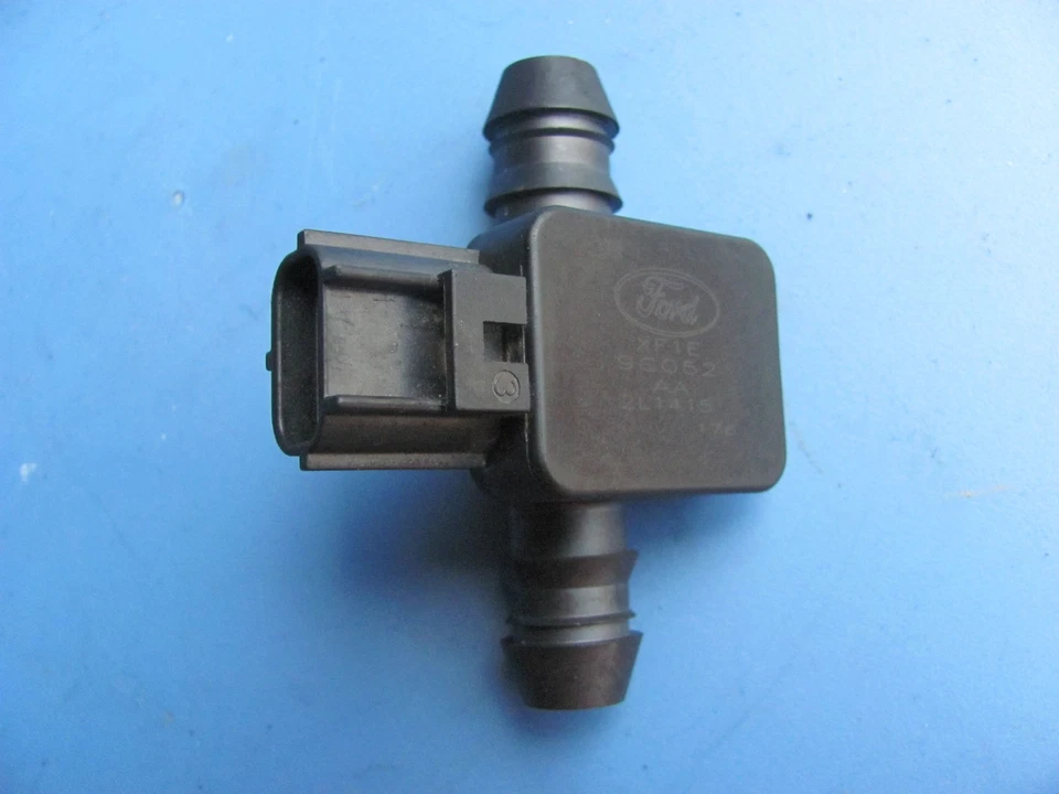JAGUAR S-TYPE FUEL GAS TANK PRESSURE SENSOR 2003 2004 2005 - Image 1 of 1
