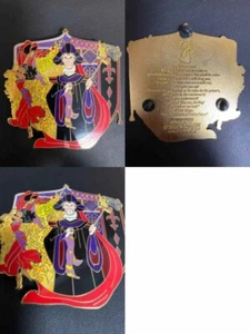 Der Glöckner von Notre Dame Claude Frollo & Esmeralda limitierte Pin Anstecker 6,1 × 6,1 Zoll - Bild 1 von 4