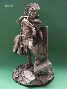 TIN 90mm SOLDIERS ROMAN CENTURION ATTACK ( 50 B.C.) - Picture 1 of 7