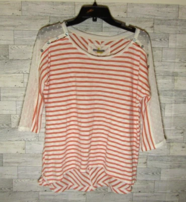 Top tejido a rayas coral marfil con botones amarillos pequeños para mujer mangas de punto suizo Foto 1 de 4