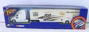 Action DALE JARRETT #88 UPS The Muppets Miss Piggy & Kermit Transporter Semi - Picture 1 of 7
