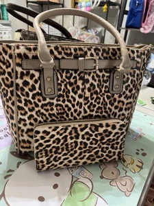 Leopard Print Tote Bag Purse w/Adjustable Crossbody Strap and Twist Closure EUC - Picture 1 of 1
