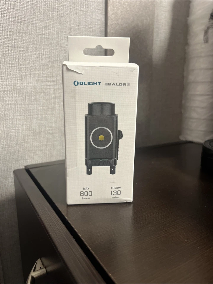 Luz de arma montada Olight Baldr S recargable riel de 800 lúmenes láser verde Foto 1 de 4