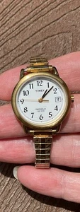 Vintage Timex Indiglo Ladies Quartz Watch Gold Tone Water Resistant 30 M -WORKS! - Picture 1 of 7