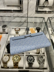Michael Kors Carson Damen große flache Clutch Kreditkarte Geldbörse hellhimmelblau MK - Bild 1 von 14