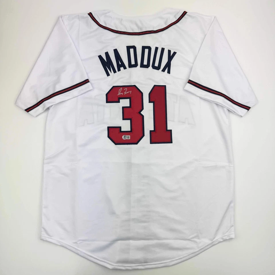 Camiseta de béisbol blanca autografiada/firmada Greg Maddux Atlanta Beckett certificado de autenticidad BAS Foto 1 de 3