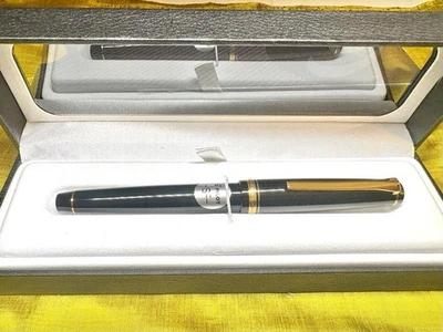 Pluma Estilográfica Pilot Falcon Resina, Negra/Dorada, Plumín Suave/Fino, 14K Foto 1 de 4