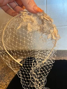 Ivory vintage birdcage veil on band - Picture 1 of 4