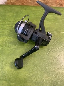 Shimano AXUL-S Ultra Lite Spinning Fishing Reel-Japan Works Great Smooth - Picture 1 of 8