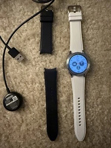 Samsung Galaxy Watch 4 Classic BT 42mm Smartwatch Silver White - Picture 1 of 5