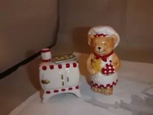 Avon Grandma Bear Chef Baking Cookies On Her Stove Salt & Pepper Shakers - Bild 1 von 8