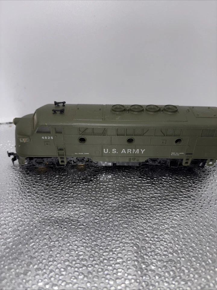 Model Power United States ArmyDiesel Loco HO Scale - Image 1 of 4