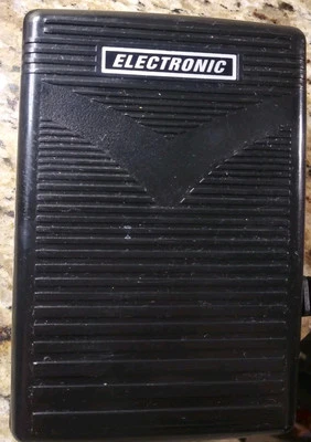 Universal Sewing Machine Electronic Speed Foot Controller Pedal 4C-316B 3-Prong - Image 1 of 4