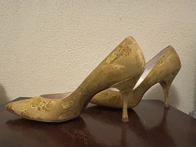 1960s Vintage QualiCraft Vintage Gold High Heeled Point Toe 8 1/2AA - Image 1 of 4