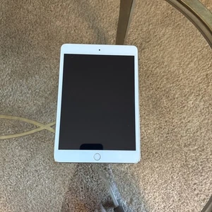 iPad Mini 3rd Generation Model A1599 Gold & White Broken Screen Display - Bild 1 von 8