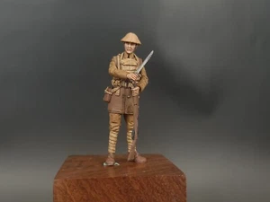 Statuina a baionetta fissa fanteria trincea inglese 1/35 costruita e dipinta in resina WWI - Foto 1 di 7